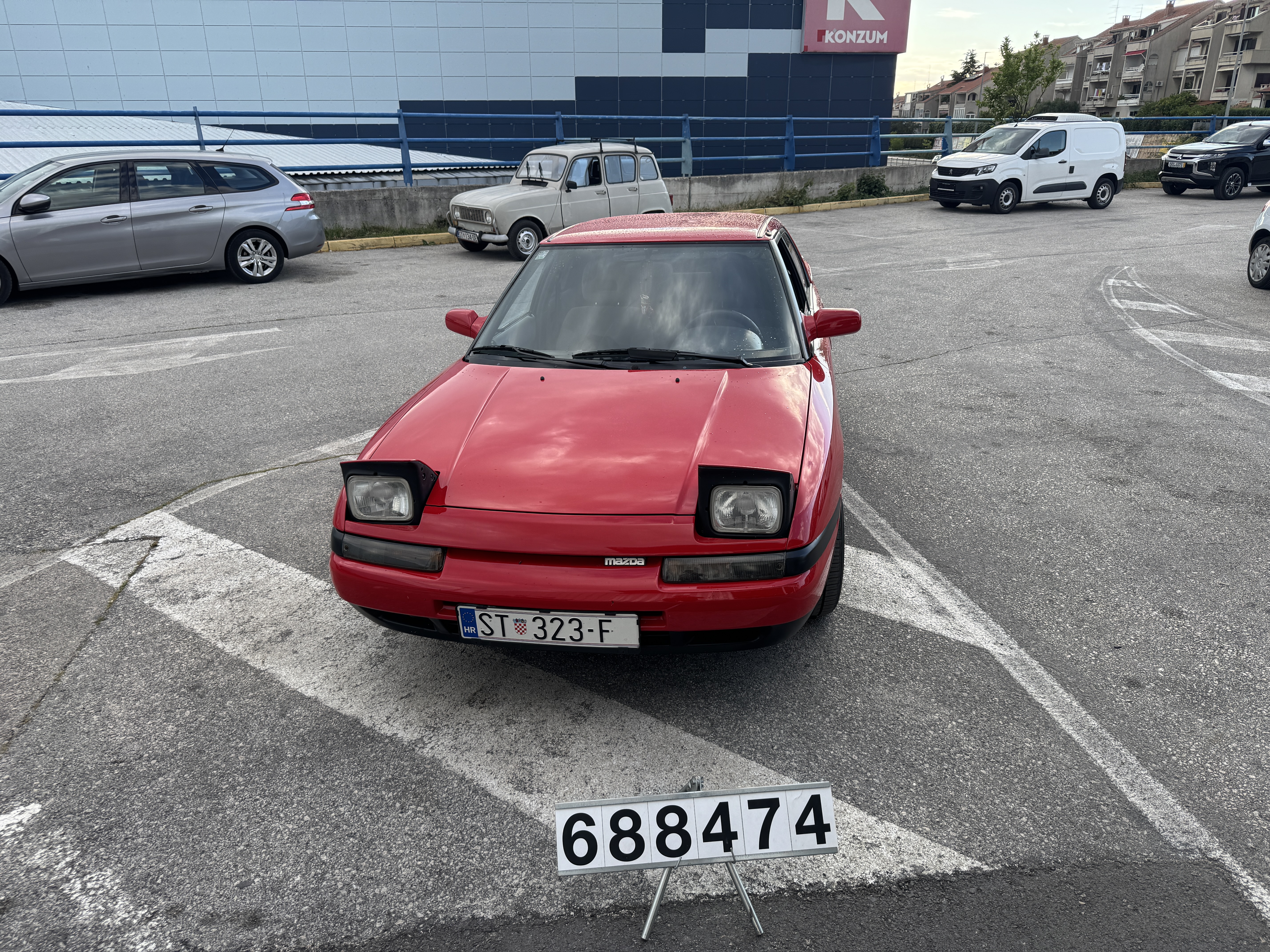 Mazda 323
